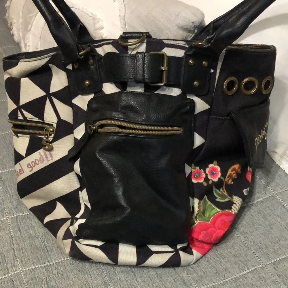 ✨Desigual purse from Spain - Picture 4 of 9